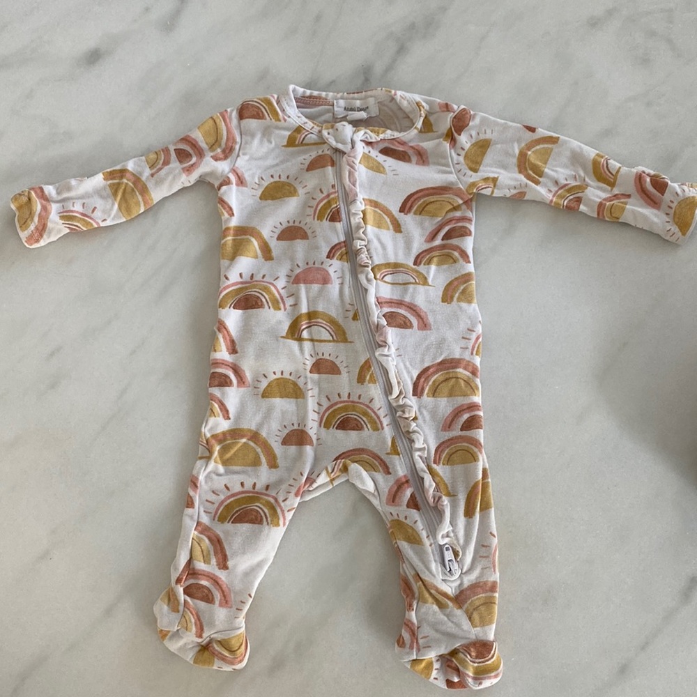 Angel Dear Ruffle Back Footie NB